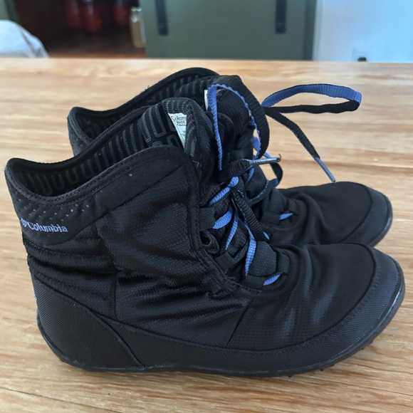 Columbia Shoes - Columbia Boots Women’s 8.5 Waterpoof Hiking Snow Boots